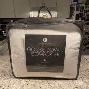 Hotel Collection Hypoallergenic Lightweight Goose Down Comforter- King Size